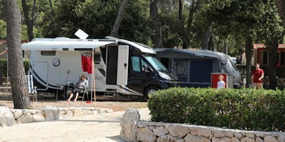 Motorhome parking space - Wohnwagen erlaubt - Zadar - Šibenik - Campingplatz Park Soline ****