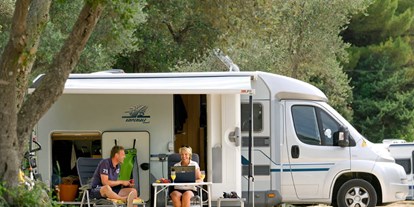 Motorhome parking space - WLAN: am ganzen Platz vorhanden - Dalmatia - Solitudo Sunny Camping ***
