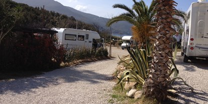 Motorhome parking space - Umgebungsschwerpunkt: Strand - Maremma - Grosseto - Centro Balneare La Perla "Elba In Camper"