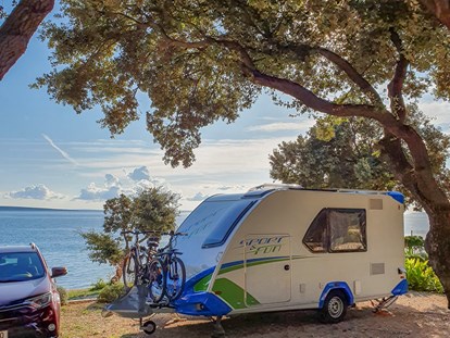 Reisemobilstellplatz - Umgebungsschwerpunkt: Meer - Dalmatien - Sonderangebot Camping Card 2021 - Buchen Sie jetzt und nutzen Sie unser Sonderangebot! - Camping Strasko ****