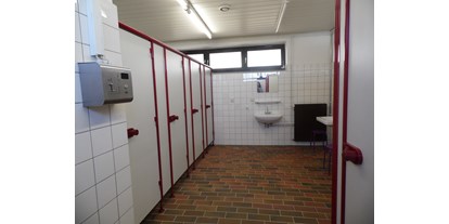Reisemobilstellplatz - Entsorgung Toilettenkassette - Lembruch - Duschen - Campingplatz Hartensbergsee