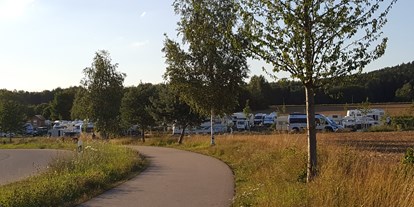Reisemobilstellplatz - Art des Stellplatz: bei Freibad - Lohmen (Landkreis Sächsische Schweiz) - Platz vom Wander-/Radweg zur Bastei aus - Reisemobil- und Caravanpark Bastei