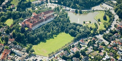 Reisemobilstellplatz - Umgebungsschwerpunkt: Stadt - Saerbeck - Bad Iburg, Luftbild mit Schloss - Stellplatz am Charlottenburger Ring