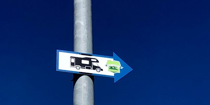 Reisemobilstellplatz - Art des Stellplatz: eigenständiger Stellplatz - Roßwein - Die Pfeile zu uns 🍀 - Zur Platane Mohorn 