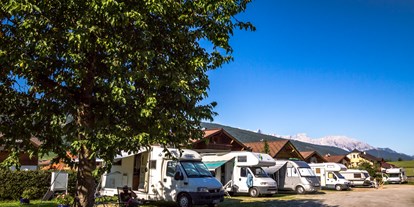 Motorhome parking space - Radstadt - Sommer 2015 Blick auf den Dachstein - Stellplatz Kellerbauer