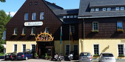 Motorhome parking space - Frischwasserversorgung - Erzgebirge - Hotel-Eingang - Hotel BERGHOF