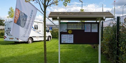 Motorhome parking space - WLAN: am ganzen Platz vorhanden - Geldern - Camperplaats De Boswesels Venlo