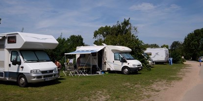 Reisemobilstellplatz - Art des Stellplatz: vor Campingplatz - Kwadendamme - Strandcamping Groede