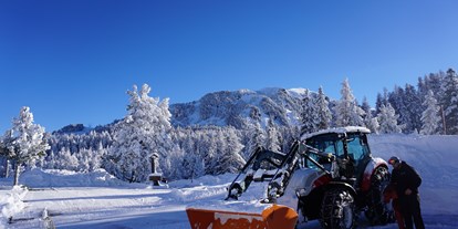 Reisemobilstellplatz - Umgebungsschwerpunkt: Berg - Österreich - Wintercamping. Gut geräumt ist leicht geparkt. - Bergheim Schmidt Turracher Höhe