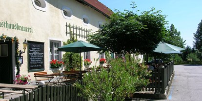 Reisemobilstellplatz - Umgebungsschwerpunkt: am Land - Oberösterreich - Gastgarten - Schlossbrauerei Weinberg Erst oö. Gasthausbrauerei