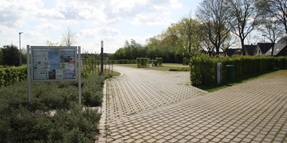 Reisemobilstellplatz - Umgebungsschwerpunkt: Stadt - Nordrhein-Westfalen - Beschreibungstext für das Bild - Stellplatz am Fitnessbad
