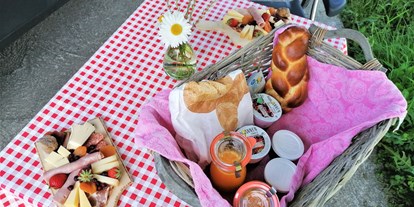 Reisemobilstellplatz - Art des Stellplatz: eigenständiger Stellplatz - Schweiz - Auf Voranmeldung bereiten wir dir gern ein leckeres Frühstück mit hausgemachten sowie regionalen Produkten zu. - Vogelmatt Steinen
