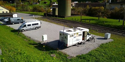 Reisemobilstellplatz - Umgebungsschwerpunkt: Berg - Schweiz - Luchsingen beim Bahnhof