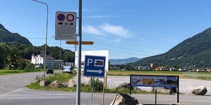 Reisemobilstellplatz - öffentliche Verkehrsmittel - Schweiz - Näfels 