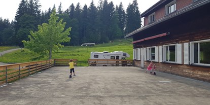 Reisemobilstellplatz - WLAN: teilweise vorhanden - Appenzell - Grosse Terrasse  - Girlen Ebnat-Kappel