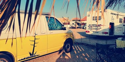 Motorhome parking space - Wohnwagen erlaubt - Spain - Camper Park Roquetas