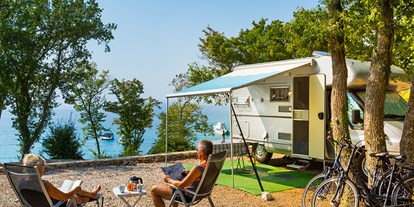 Reisemobilstellplatz - Bademöglichkeit für Hunde - Kroatien - Aminess Atea Camping Resort ****