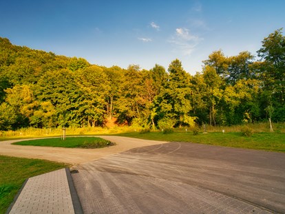 Motorhome parking space - Golf - Rhineland-Palatinate - Lage - Wohnmobilstellplatz "An der Weiherschleife"