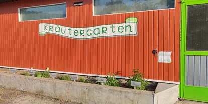 Reisemobilstellplatz - Wohnwagen erlaubt - Creglingen - Kräutergarten für die Gäste  - Natur Campingplatz Bad Mergentheim