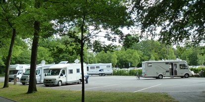 Motorhome parking space - Tennis - North Rhine-Westphalia - Stellplatz Rolandsbad Paderborn - Stellplatz Rolandsbad Paderborn