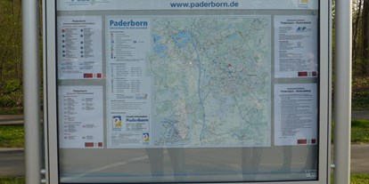 Reisemobilstellplatz - Art des Stellplatz: bei Freibad - Teutoburger Wald - Informations-Schaukasten am
Stellplatz Rolandsbad Paderborn - Stellplatz Rolandsbad Paderborn