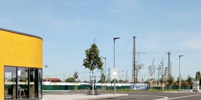 Reisemobilstellplatz - öffentliche Verkehrsmittel - Park- und Stellplatz - Stellplatz Parken am Goldstück Leipzig