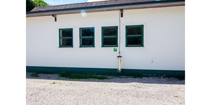 Reisemobilstellplatz - Stromanschluss - Trinkwasserversorgung - Naturcampingstellplätze auf dem Ferienhof Verse im Sauerland.