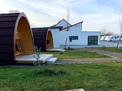 Motorhome parking space - Thuringia - Campinghütten für bis zu vier Personen  - Campingpark Erfurt