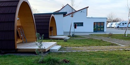 Reisemobilstellplatz - Stromanschluss - Campinghütten für bis zu vier Personen  - Campingpark Erfurt