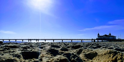 Reisemobilstellplatz - Umgebungsschwerpunkt: Strand - Mecklenburg-Vorpommern - Der Strand mit der Ahlbecker Seebrücke  - AufNachUsedom 