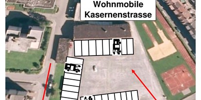 Reisemobilstellplatz - Art des Stellplatz: ausgewiesener Parkplatz - Schweiz - Parkordnung 1 - Glarus, Parkplatz Kasernenstrasse