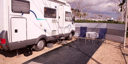 Motorhome parking space - Art des Stellplatz: ausgewiesener Parkplatz - Andalusia - Camping Cabo de Gata