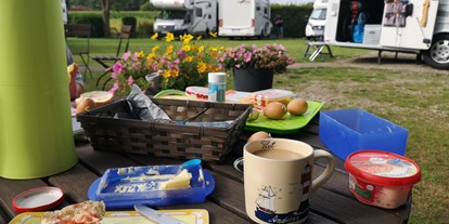 Reisemobilstellplatz - WLAN: teilweise vorhanden - Wilhelmshaven - Frühstück am Morgen - Landcafe lüttje Ankerplatz 