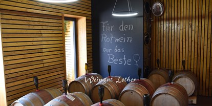 Reisemobilstellplatz - Stromanschluss - Franken - Blick in den Rotweinkeller - Weingut Lother