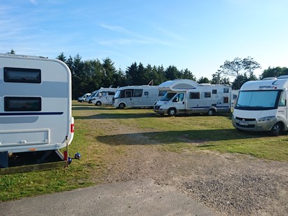 Motorhome parking space - Duschen - Denmark - Große Stellplatze für Womo - Stellplatz Hirtshals / Tornby Strand Camping