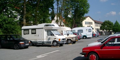 Motorhome parking space - WLAN: teilweise vorhanden - Hesse - Parkplatz Beerfurther Straße  an der Reichenbergschule