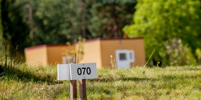 Reisemobilstellplatz - Hunde erlaubt: Hunde teilweise - Stellplätze für alle Größen - Naturcamping Lüneburger Heide