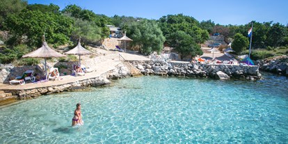 Reisemobilstellplatz - Art des Stellplatz: bei Gewässer - Zadar - Šibenik - Kristallklares Meer, hellgelber Sand und heiße Sonne.
Es gibt keinen besseren Weg, um Ihren Nachmittag zu verbringen. - Kamp Kanić