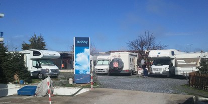 Reisemobilstellplatz - Bademöglichkeit für Hunde - Camper Stop & Service Station Thessaloniki Zampetas