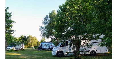 Motorhome parking space - Wohnwagen erlaubt - Usedom - Caravanstellplatz an der Randow - Randow-Floß Camp