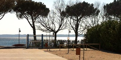 Motorhome parking space - Umgebungsschwerpunkt: Strand - Italy - BLUE LAKE CAMPER
