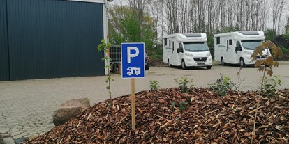 Motorhome parking space - Art des Stellplatz: ausgewiesener Parkplatz - Nordseeküste - Reisemobile Otterndorf