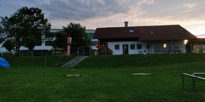 Reisemobilstellplatz - Art des Stellplatz: bei Gewässer - Vereinsheim mit Sanitärräumen u. Zeltwiese - Kanu Club Cham