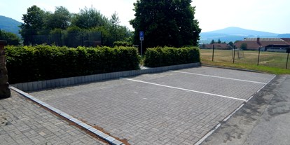 Motorhome parking space - Umgebungsschwerpunkt: am Land - Geisa - Wohnmobilstellplatz mit drei Plätzen - Wohnmobilstellplatz Schenklengsfeld