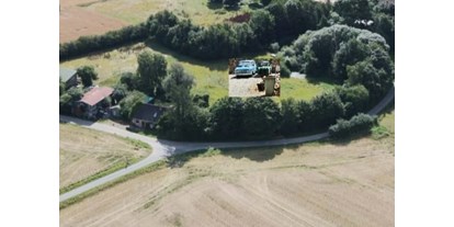 Reisemobilstellplatz - Wohnwagen erlaubt - Wildwiese im Herzen Angelns.. - Wildwiese am Teich