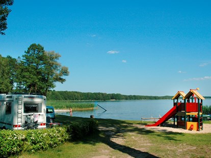 Reisemobilstellplatz - Wohnwagen erlaubt - Wohnmobilstellplatz direkt am See - Wohnmobilstellplatz und Campingplatz  Zwenzower Ufer am Großen Labussee, Zwenzow