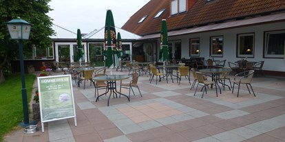 Motorhome parking space - Golf - Terrasse - Wohnmobil und Caravan Stellplatz "Golfanlage Gut Sansenhof"