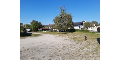 Motorhome parking space - Duschen - Upper Austria - sehr großräumig - Camping-Stellplatz Hofmühle