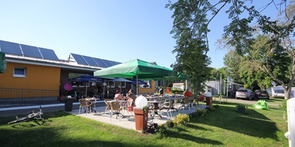 Reisemobilstellplatz - Art des Stellplatz: bei Weingut - Rosport - Terrasse  - Camping route du vin Grevenmacher