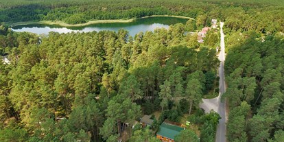 Reisemobilstellplatz - Angelmöglichkeit - Templin - Ferienwald Kastaven mit der Drohne aufgenommen - Kastavenwald